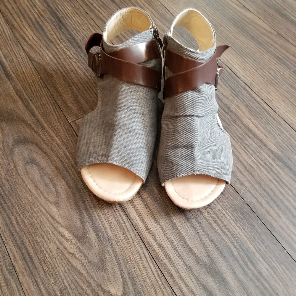 Cute canvas sandals!
